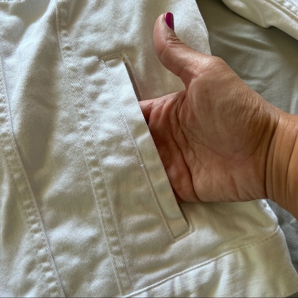 EUC White Banana Republic Jean Jacket in size Medium - Picture 9 of 14